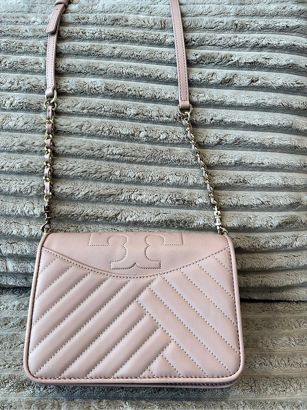 Tory Burch Kira Chevron Convertible Shoulder Bag Pink. New without tag.